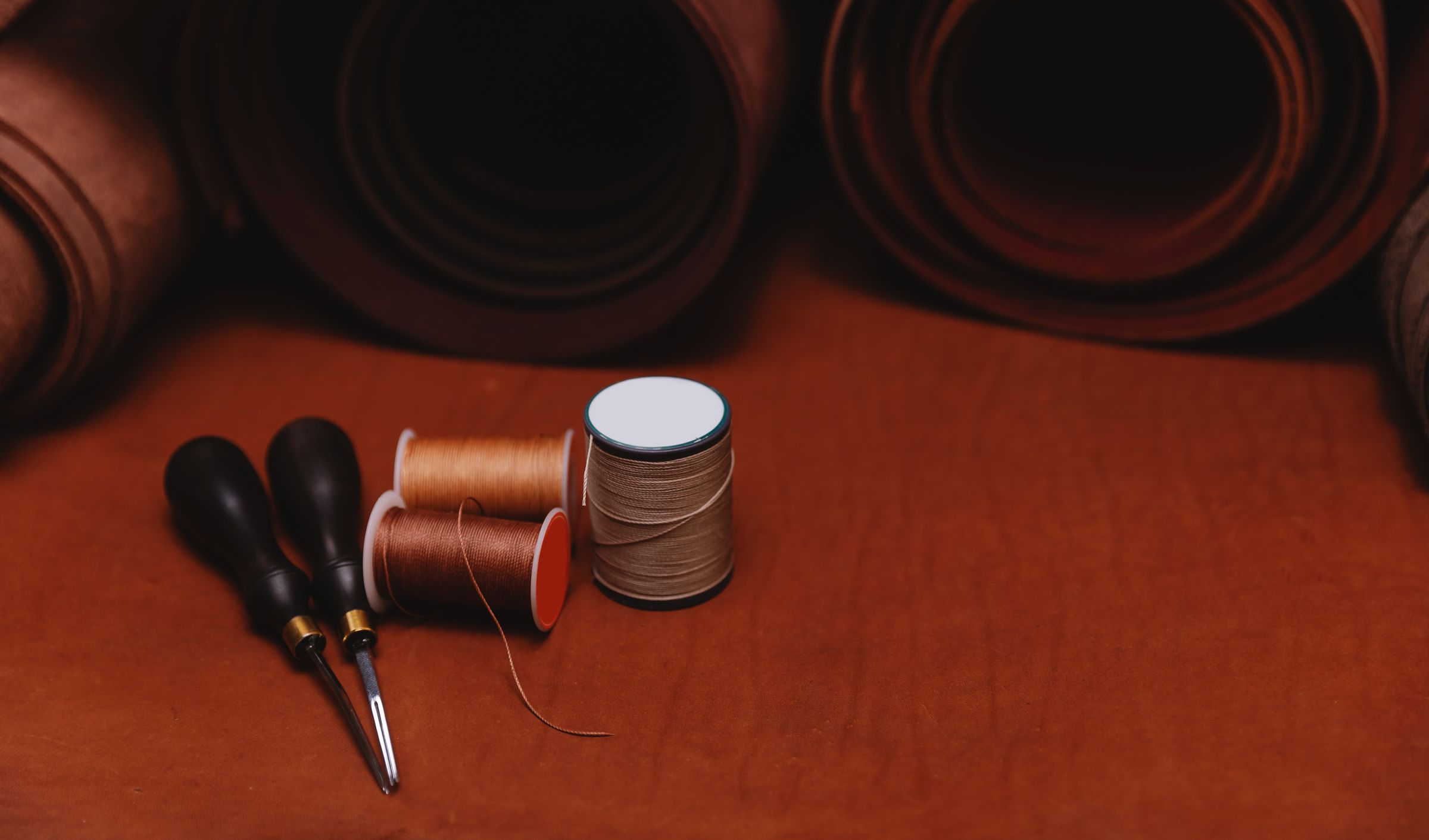 Shoe cotton with scissors used in the stitching of Jasperosso’s handmade sneakers.