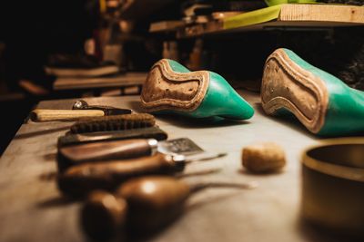 Jasperosso plastic lasts with range of shoe tools