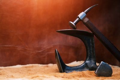 A shoemaker’s anvil with hammer for making Jasperosso handmade sneakers.